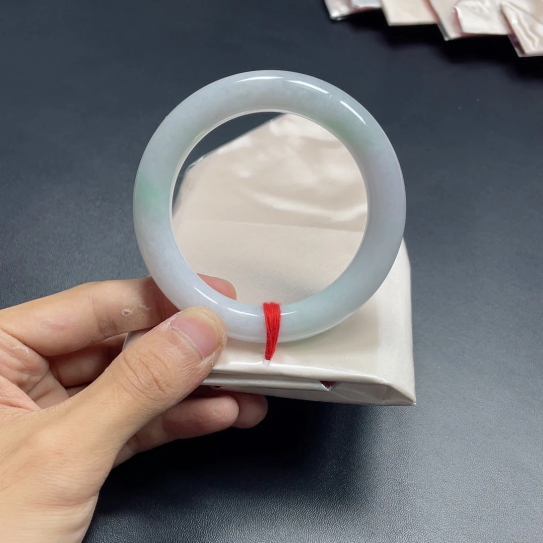 翡翠手镯未镶嵌翡翠手镯