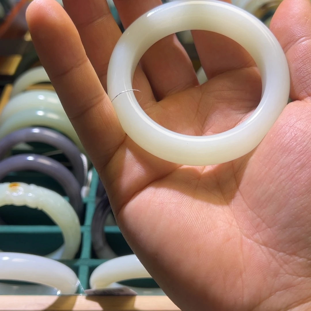 和田玉未镶嵌手镯