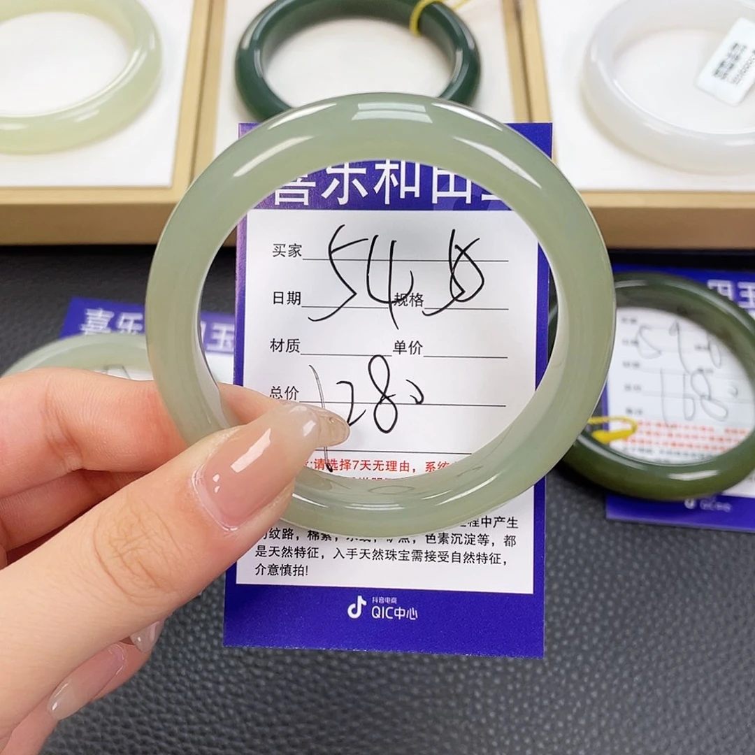 和田玉手镯未镶嵌