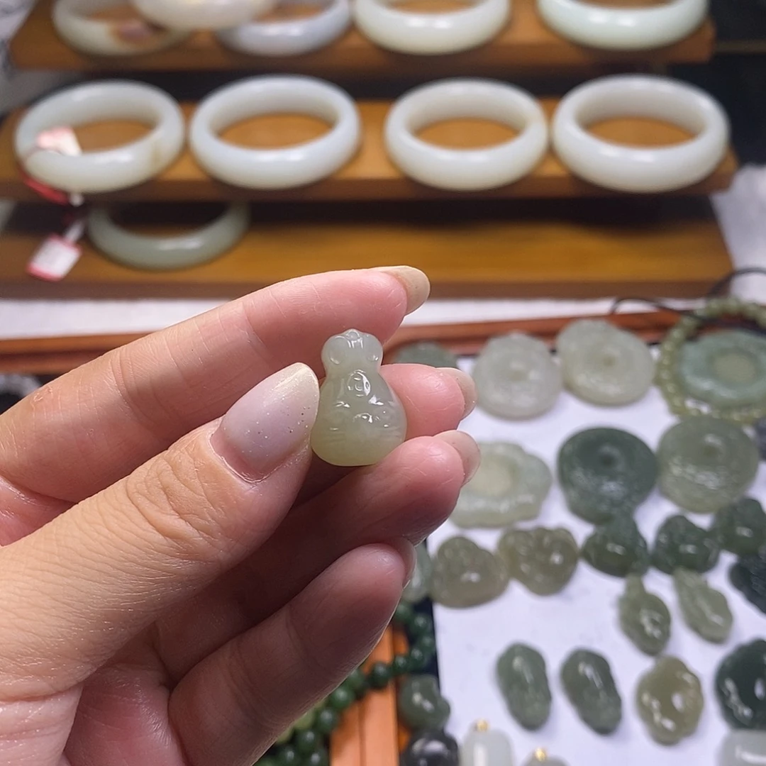 和田玉未镶嵌吊坠(不含链)