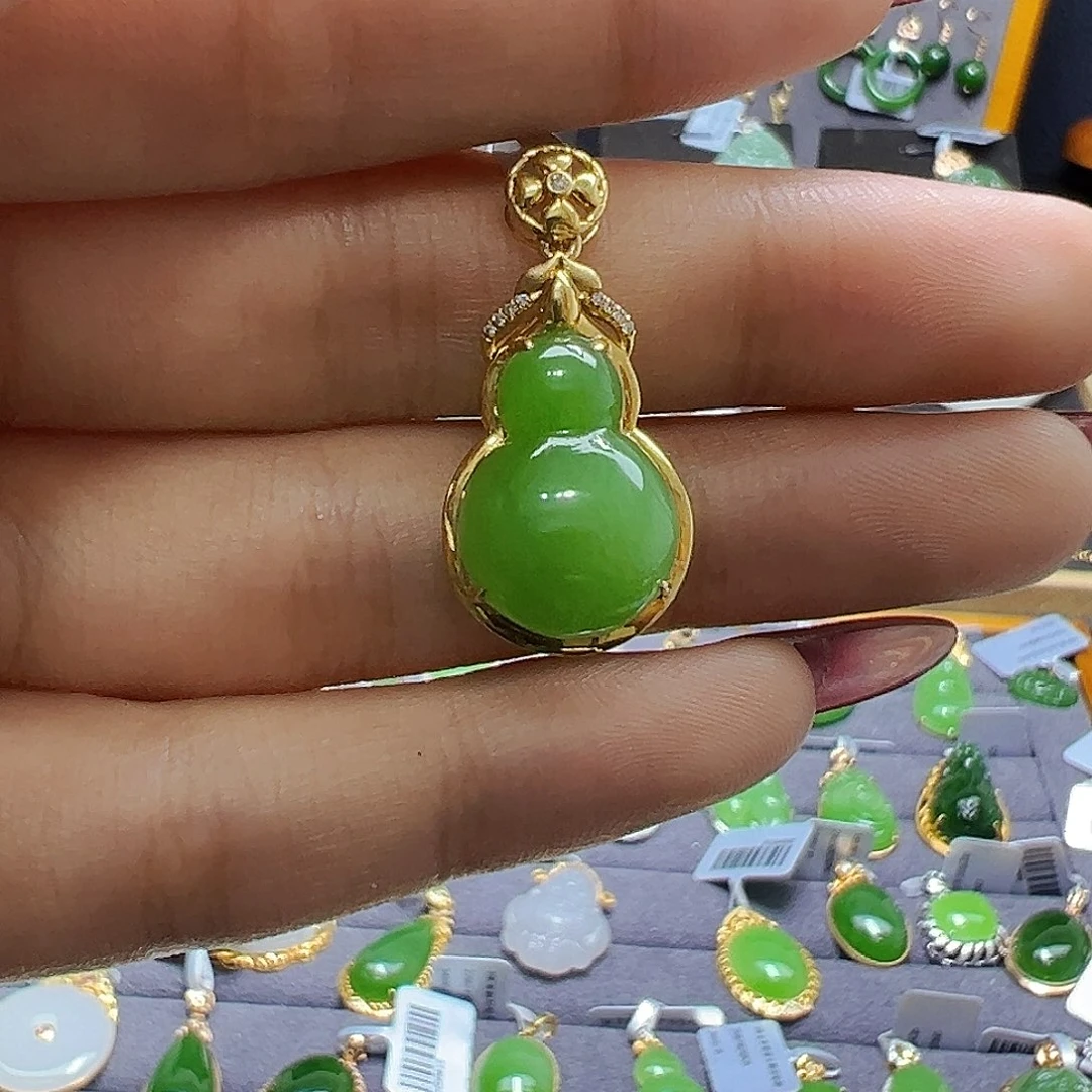 和田玉18K金镶嵌吊坠(赠链)