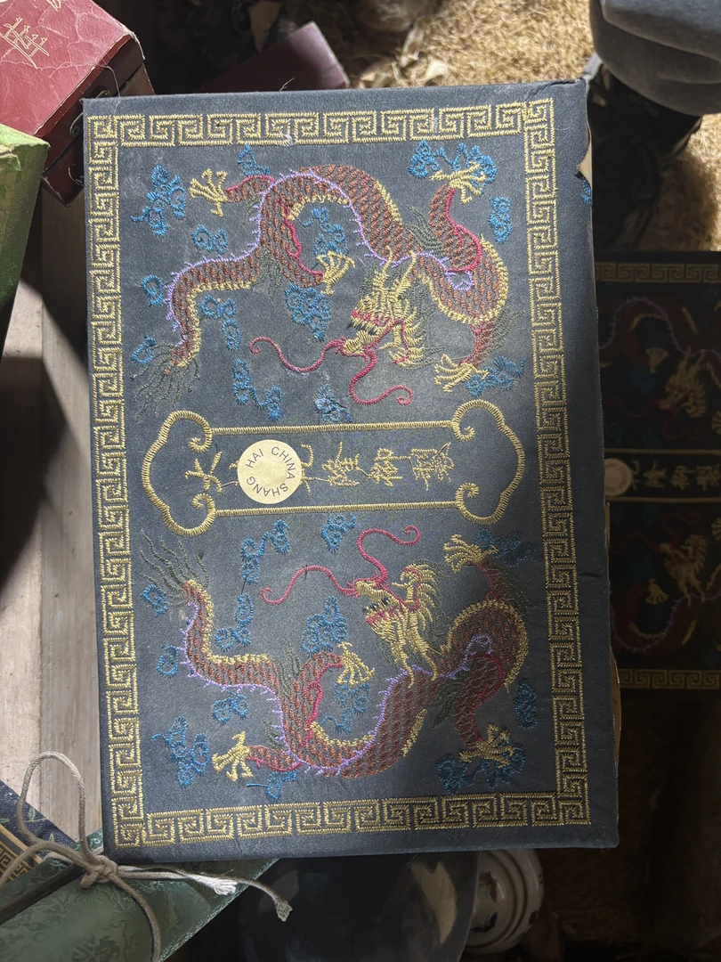 1个枣红色小盒子链接10圆（不带大箱子）