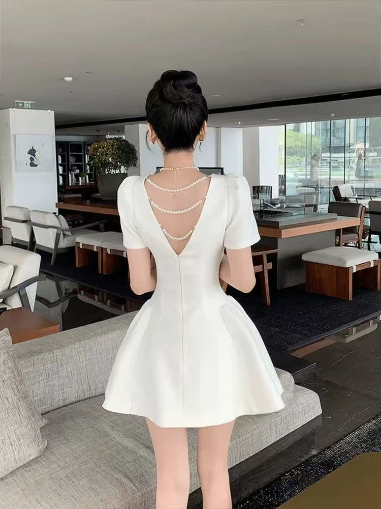 王大温柔家～大码女装法式温柔V领露背珍珠链收腰显瘦连衣裙