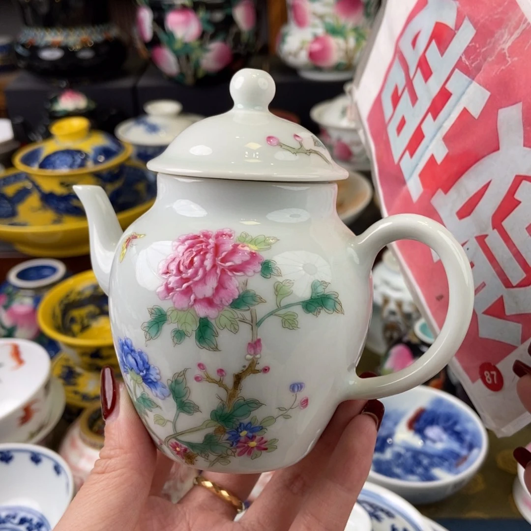 陶瓷艺术家的作品是一