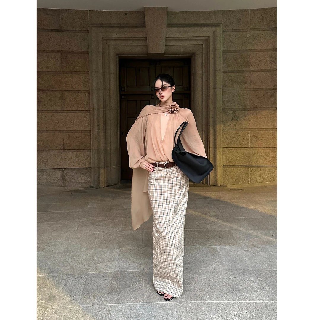 2025秋季法式气质立体花朵V领上衣配浅格直筒宽松休闲半身长裙女