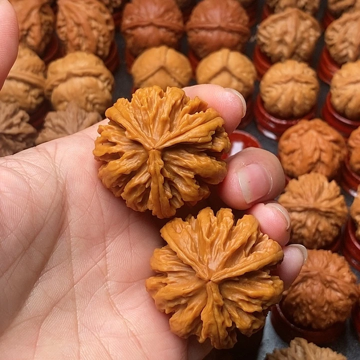 归***风文玩核桃吊坠三棱