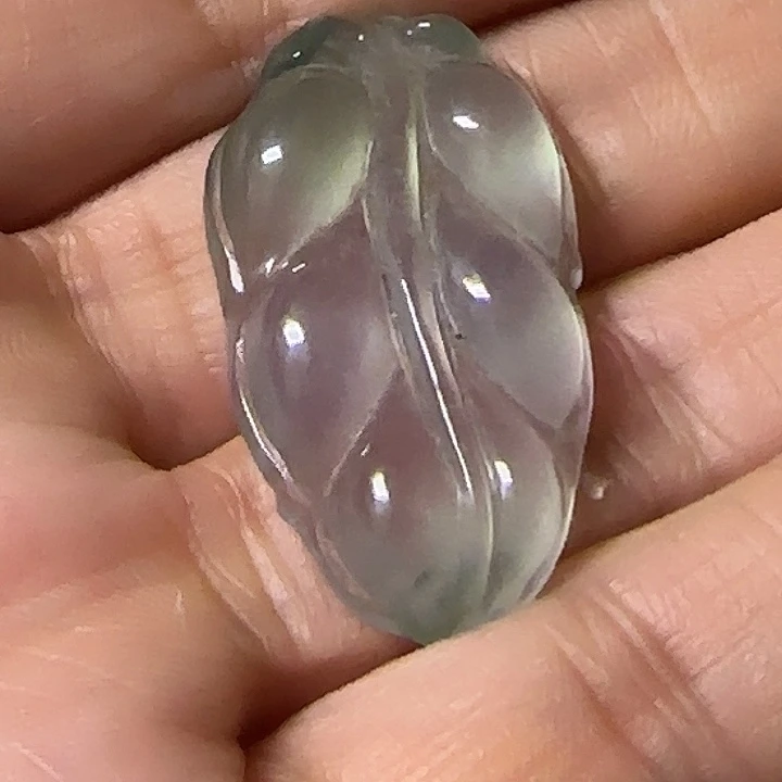 翡翠未镶嵌颈饰器物之美手工制作