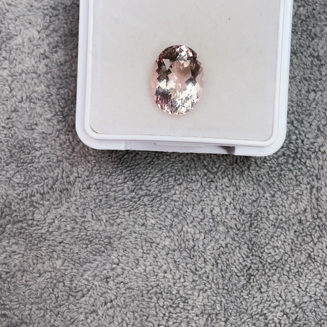 绿柱石（摩根石）裸石未镶嵌4.8Ct。