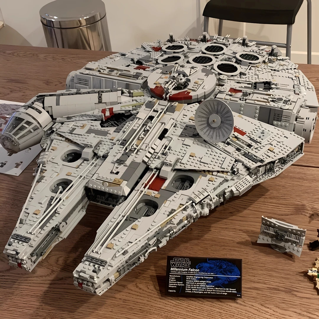 星球大战千年隼飞船模型积木成人版高难度巨大型拼装玩具男孩礼物