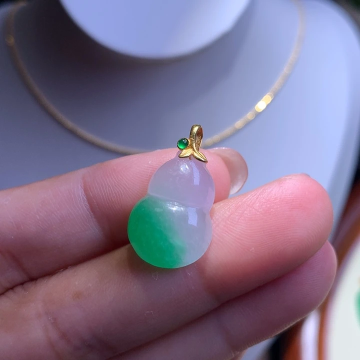 万***甲缅甸翡翠春彩小葫芦