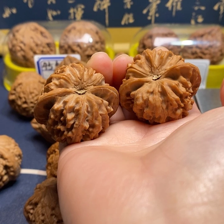 把件文玩核桃红锦绣
