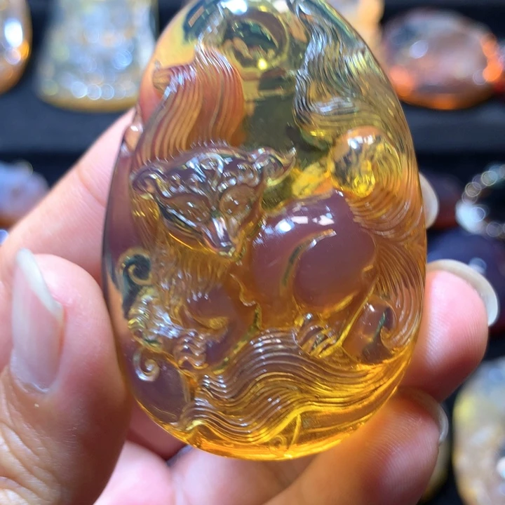 未镶嵌颈饰琥珀蓝珀带茶色九尾狐