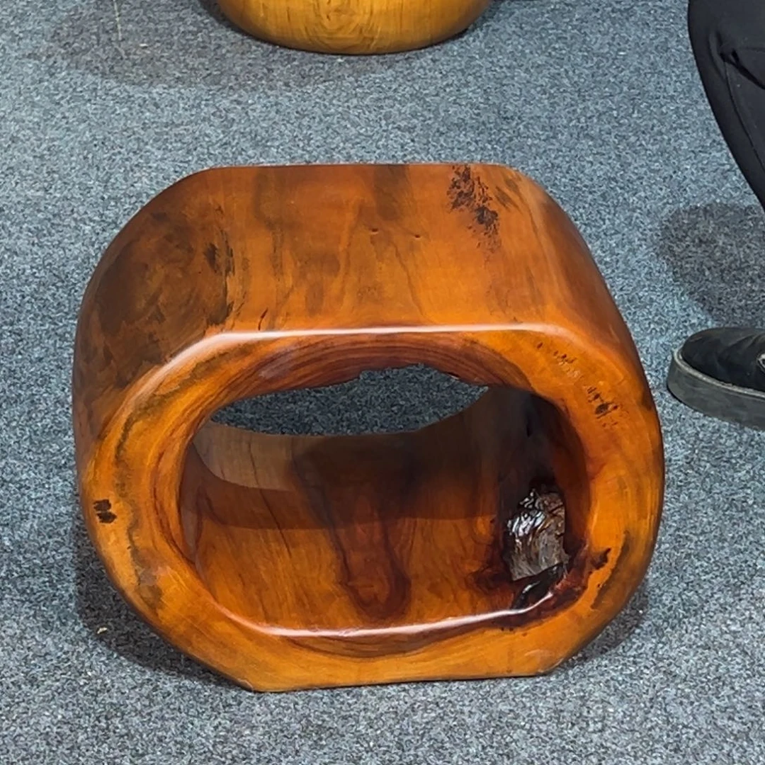 29 号香樟木尺寸：42-32-30cm