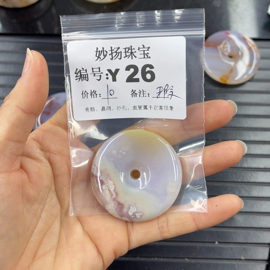硅化珊瑚（珊瑚玉）瑕未镶嵌清**兔