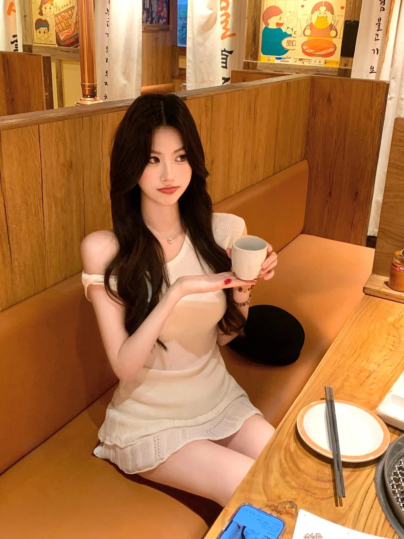 夏季新款洋气衣服女设计感斜肩修身无袖扭结上衣辣妹气质裙子套装
