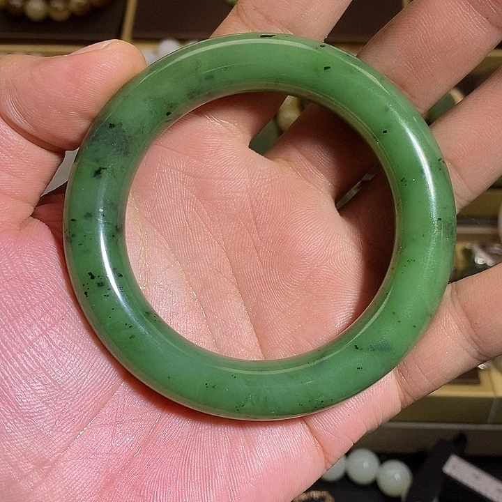 信***子未镶嵌手镯和田玉（碧玉）