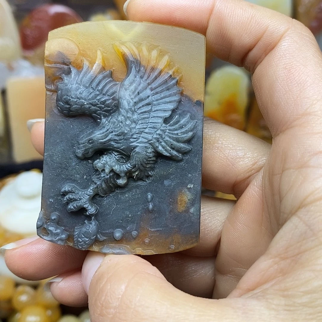 石英质玉（黄龙玉）颈饰未镶嵌