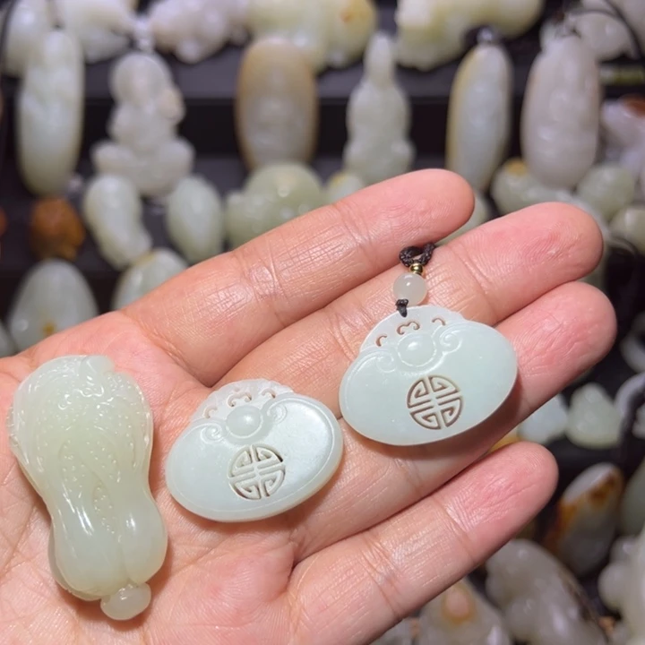 和田玉未镶嵌颈饰仁**忍