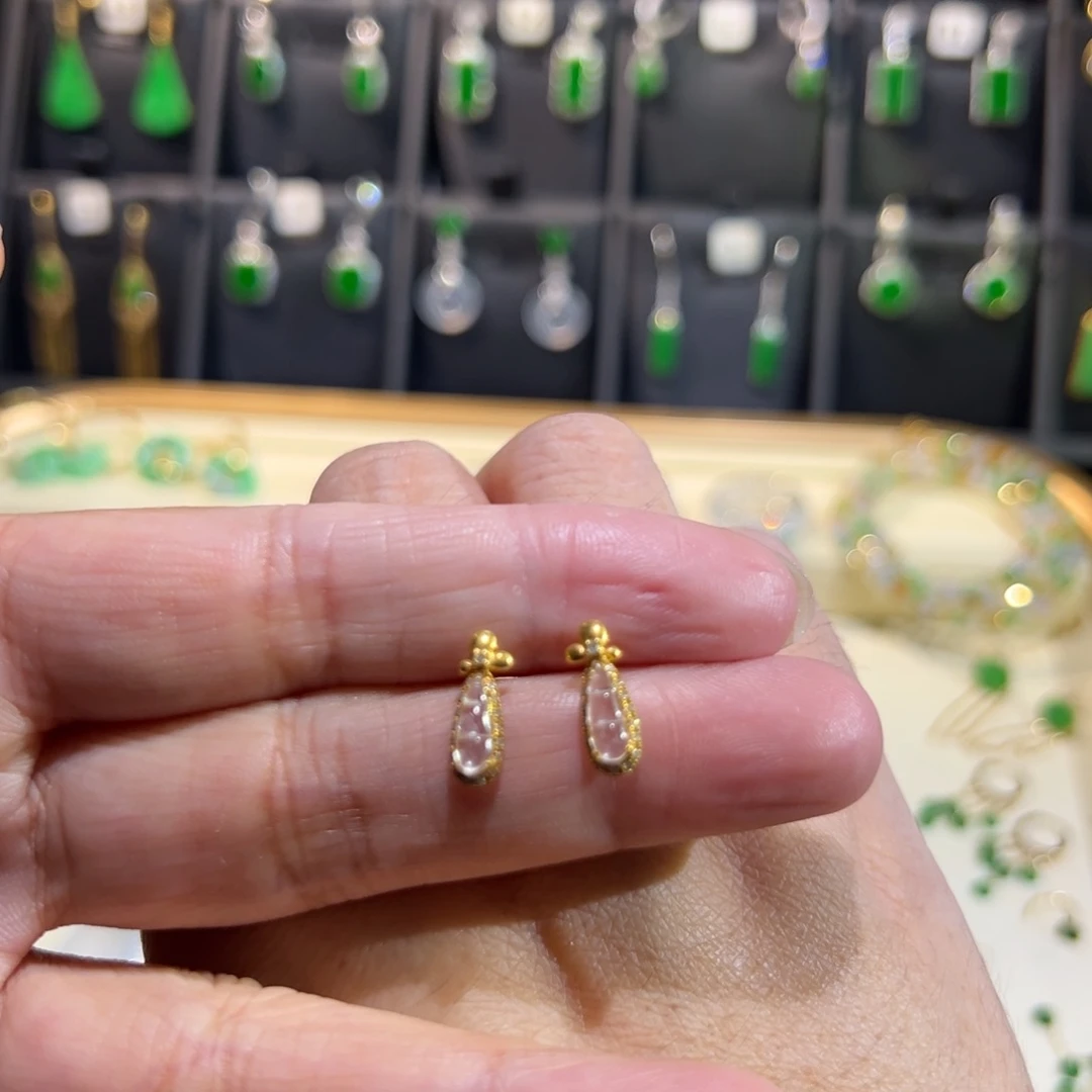 颈饰18K金镶嵌翡翠耳钉