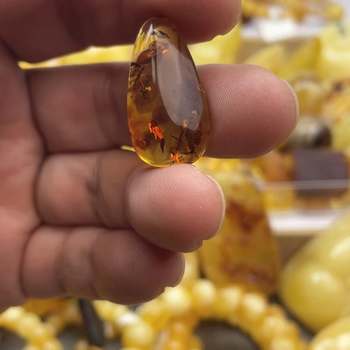 蜜蜡手串未镶嵌吊坠