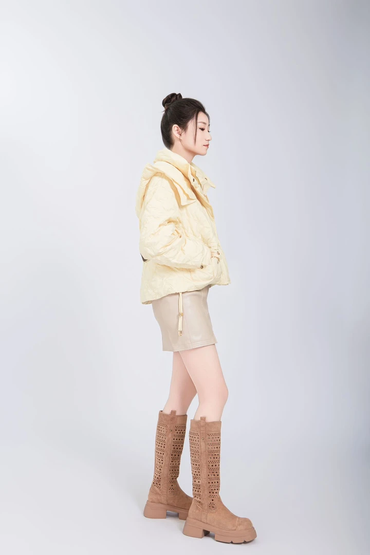 2025新国标白鸭绒羽绒服女款轻奢轻薄纯色常规百搭外套y958