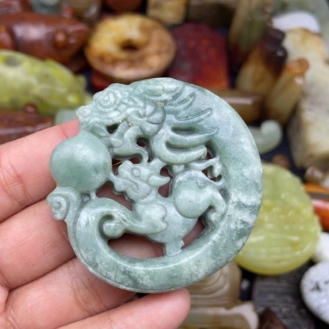 蛇纹石玉未镶嵌颈饰