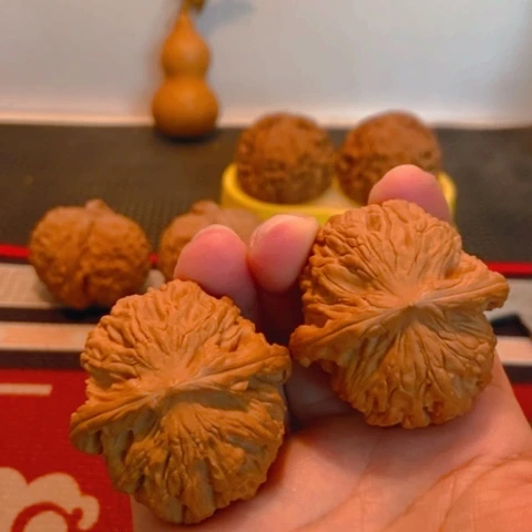 宋***伟把件文玩核桃堂上虎