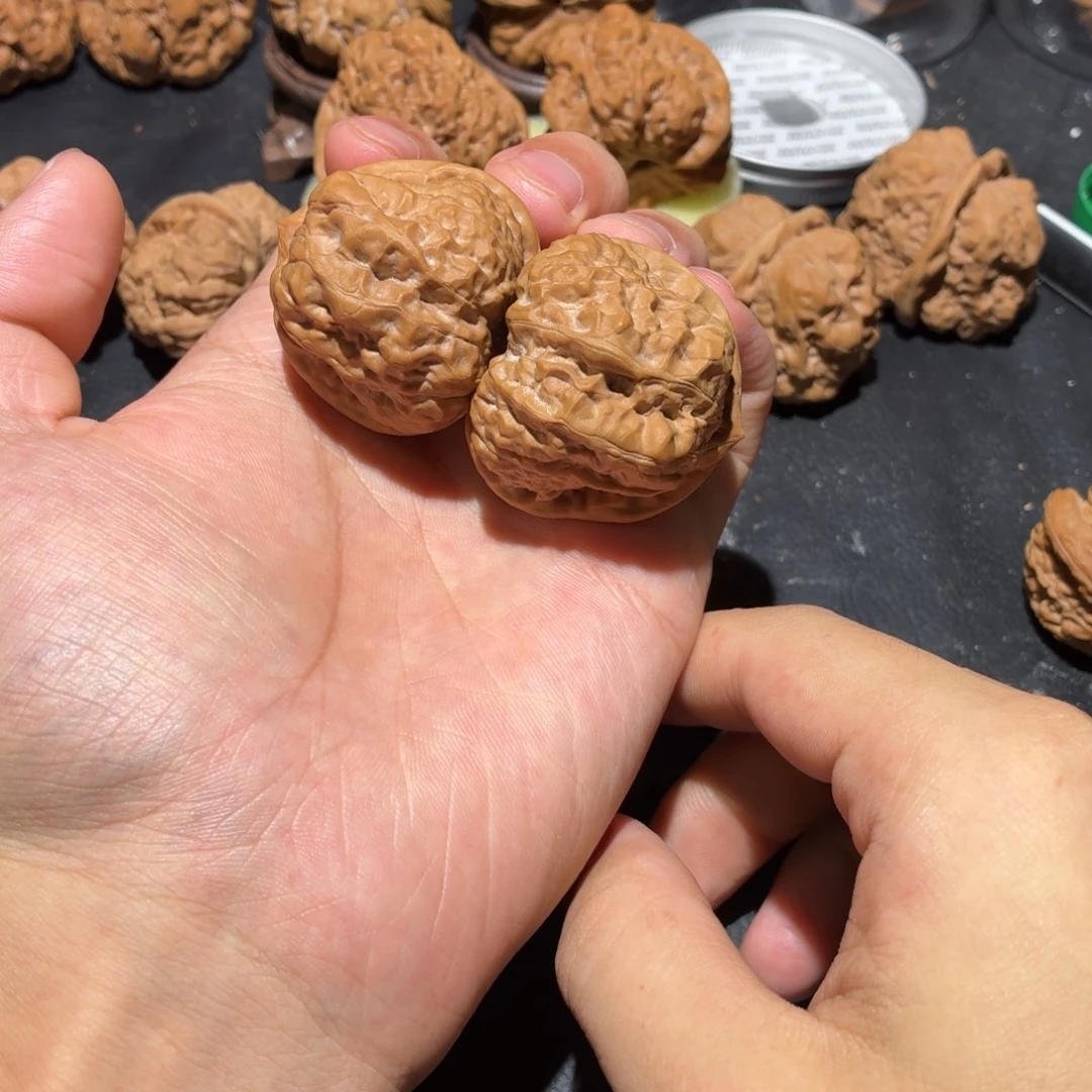 文玩核桃吊坠山地娃