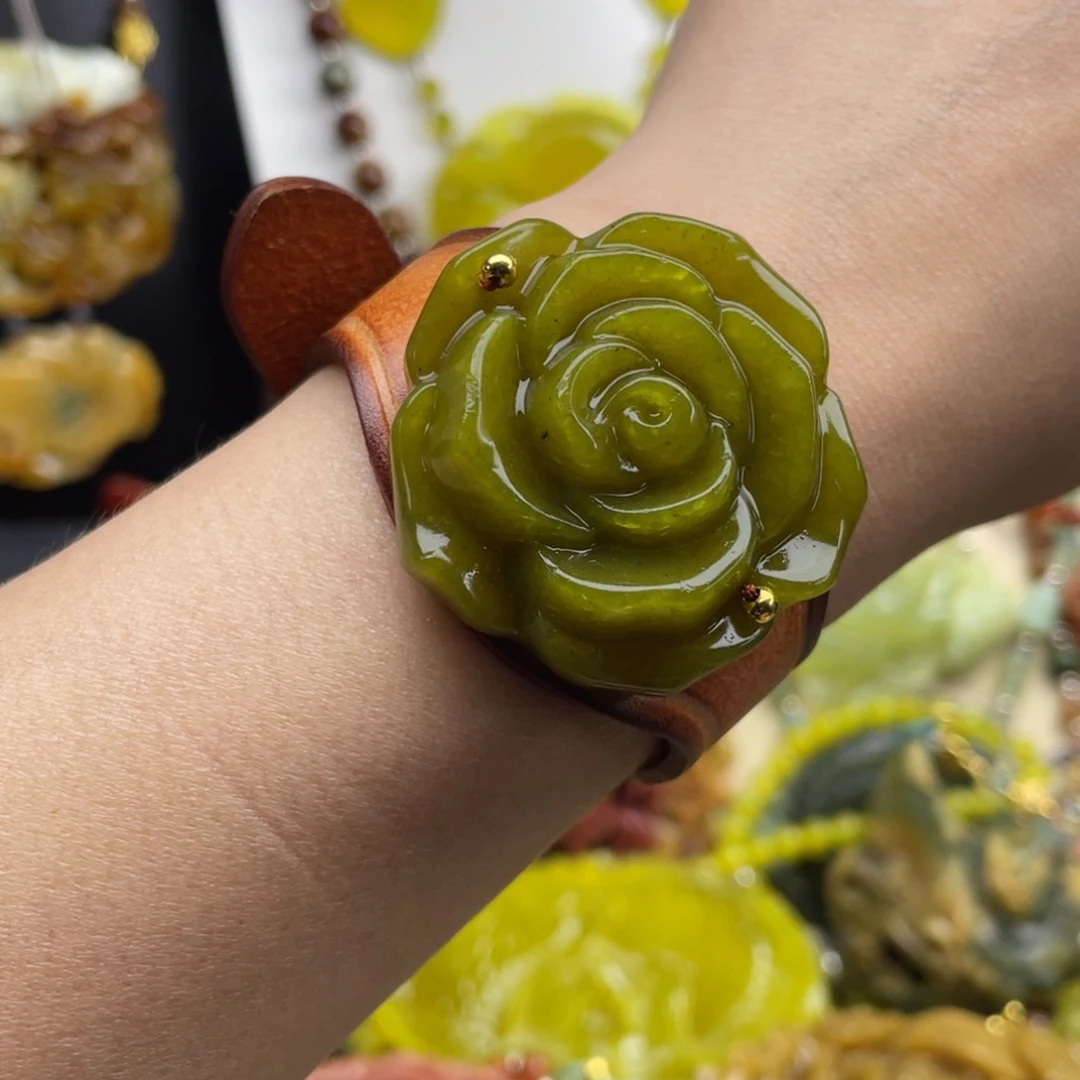 未镶嵌蛇纹石玉颈饰