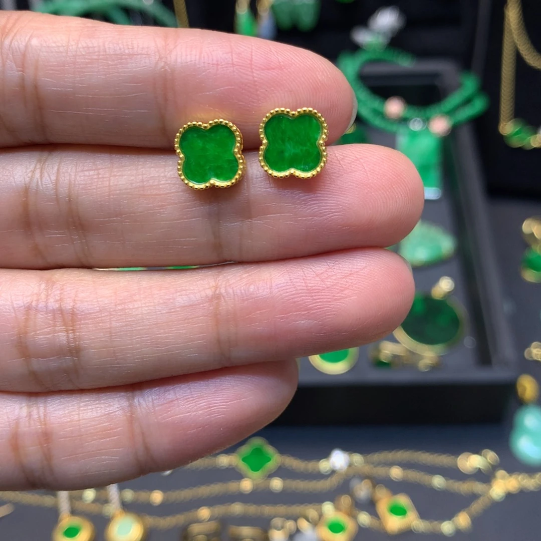 宠***儿翡翠未镶嵌颈饰有纹