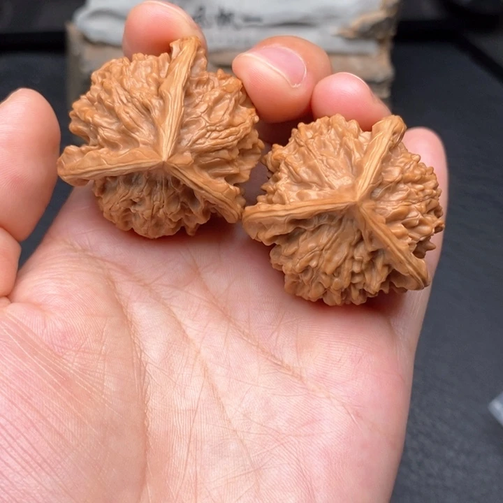 文玩核桃吊坠尺寸37三棱