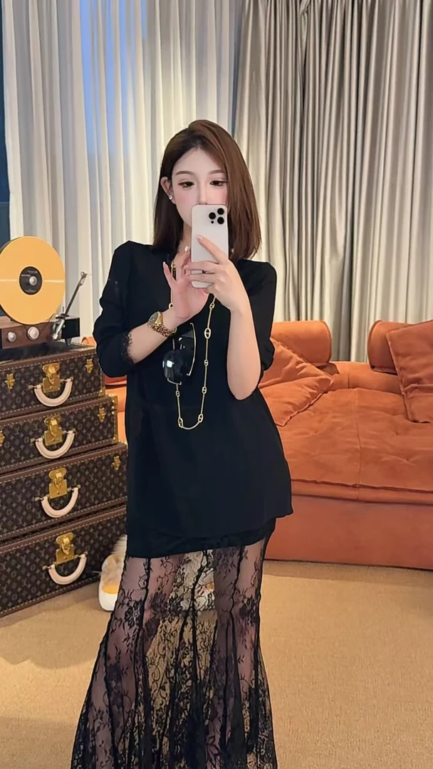 V领小众中长款百褶蕾丝慵懒风重工打底衫设计感常规气质