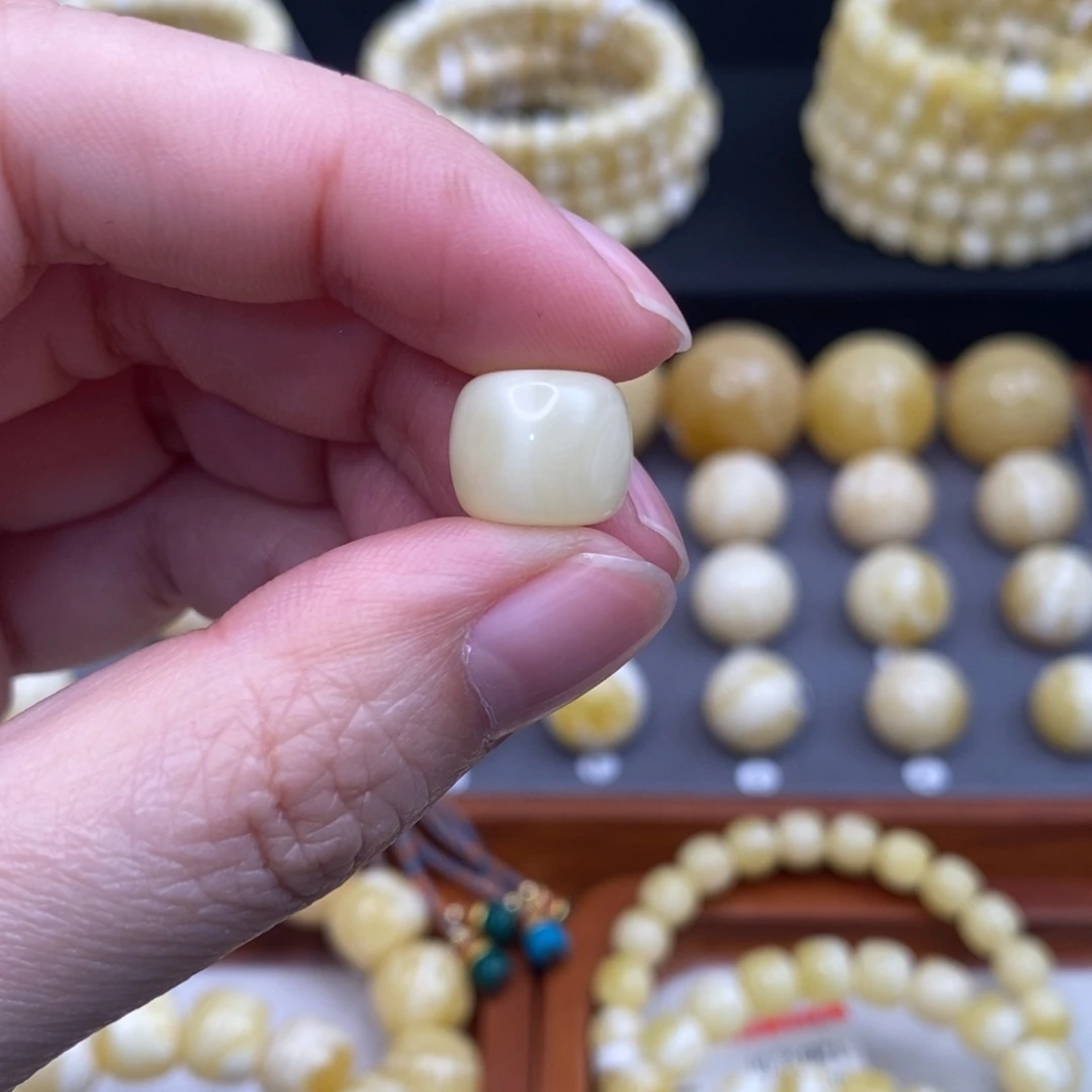 蜜蜡未镶嵌珠宝奇石12.1*10