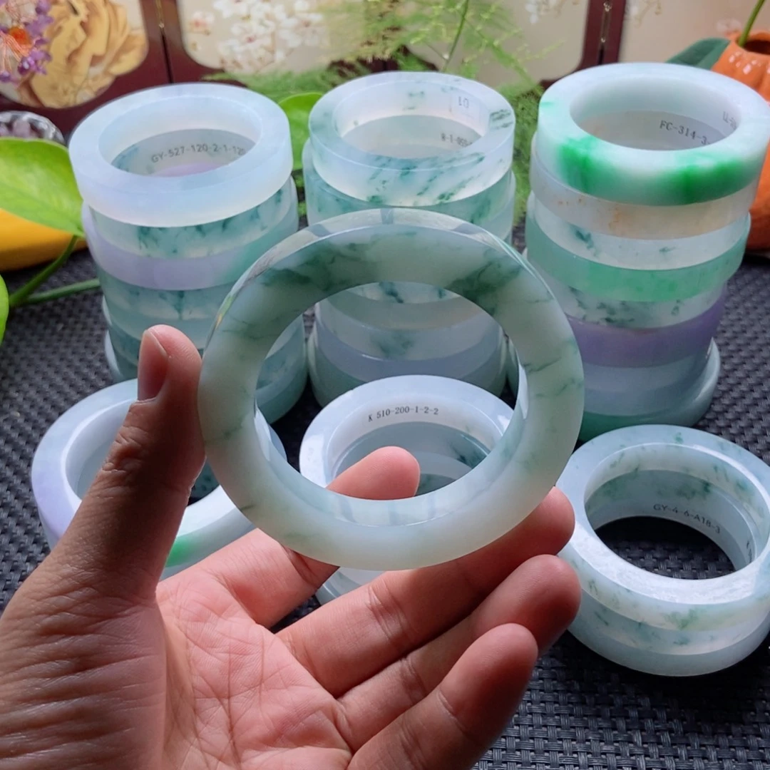 定制翡翠手镯未镶嵌啥***呢