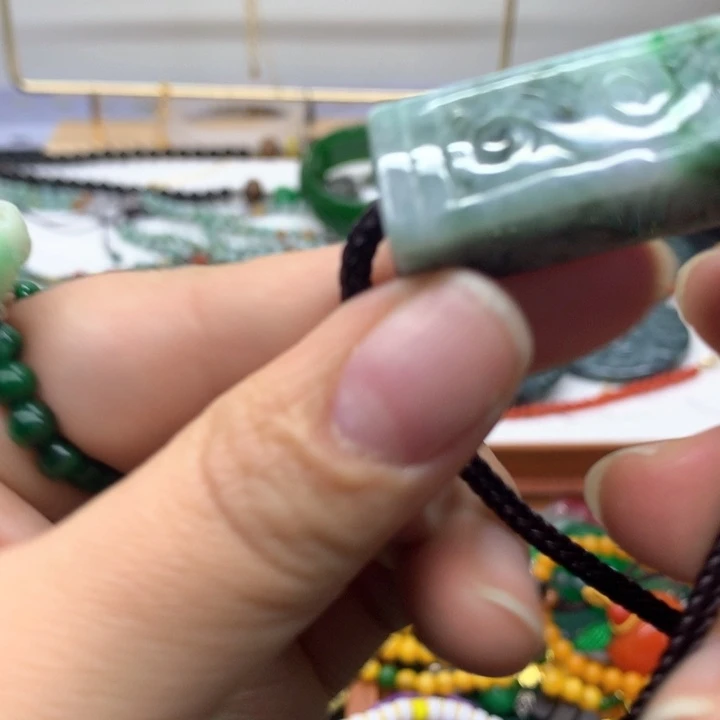 颈饰未镶嵌翡翠吊坠