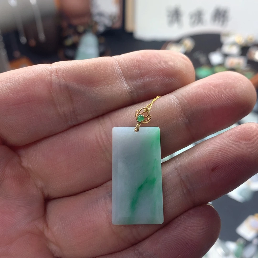 颈饰18K金镶嵌翡翠