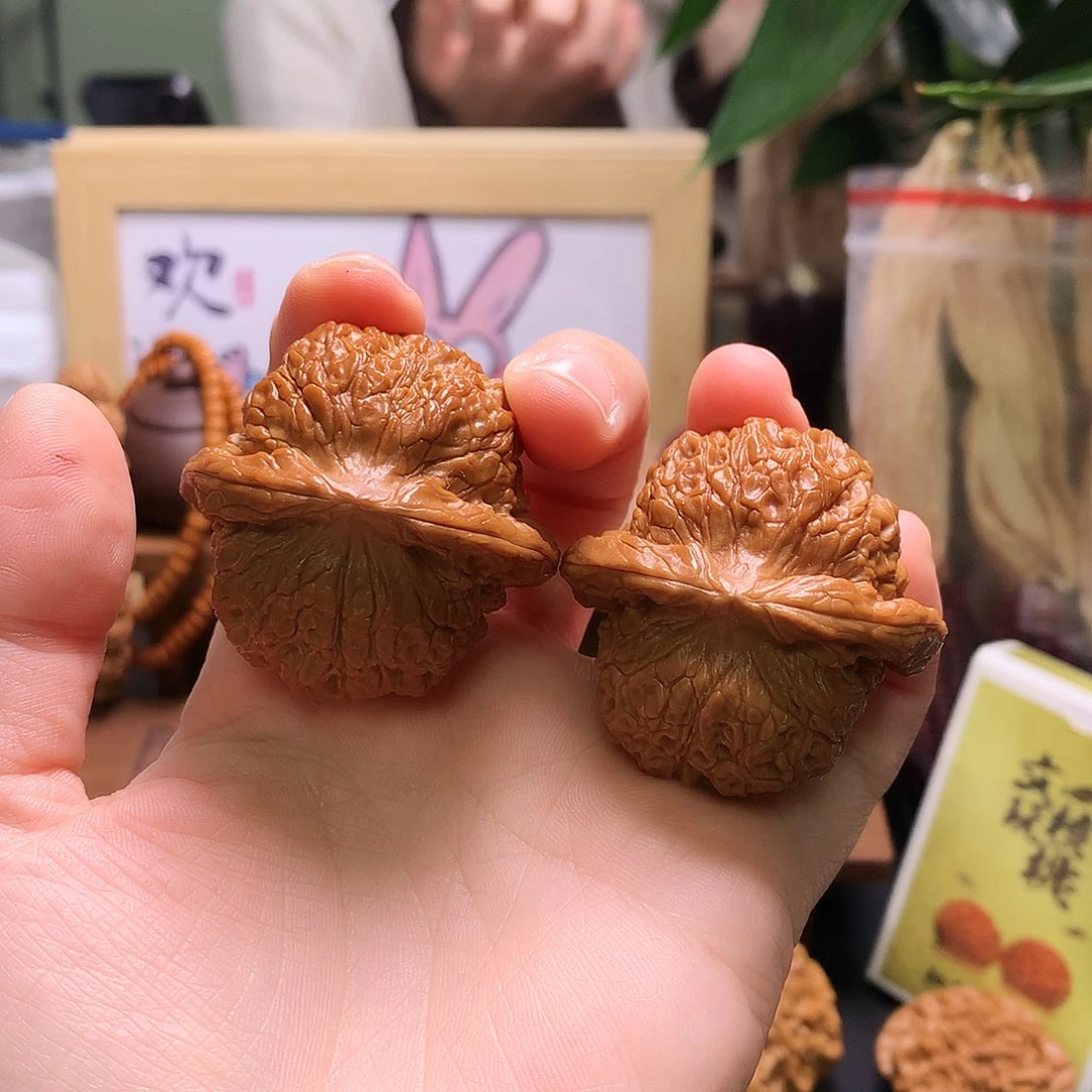 文玩核桃吊坠血麒麟43