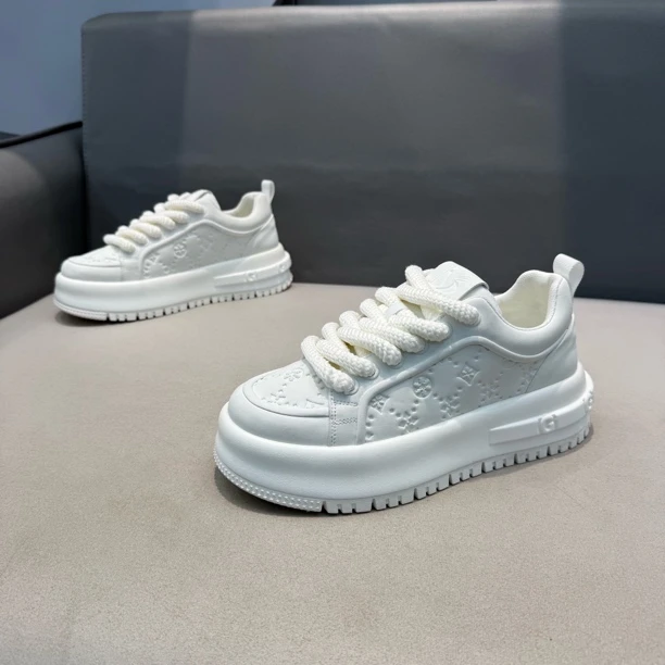 男士厚底秋季新款欧货轻奢简约干净休闲鞋时尚百搭网红爆款潮男鞋