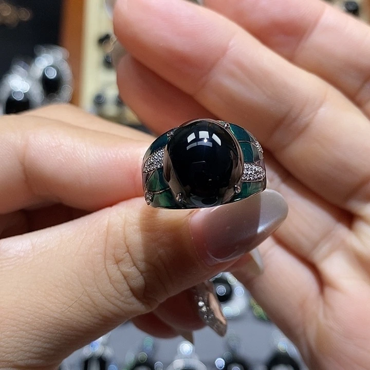 18K金镶嵌戒指翡翠