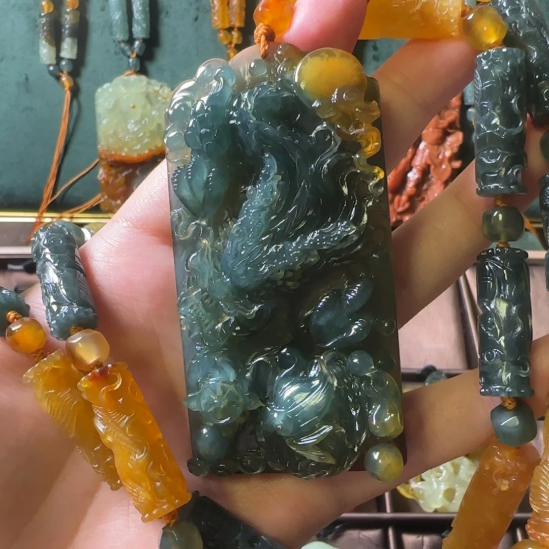 蛇纹石玉颈饰合金好****?