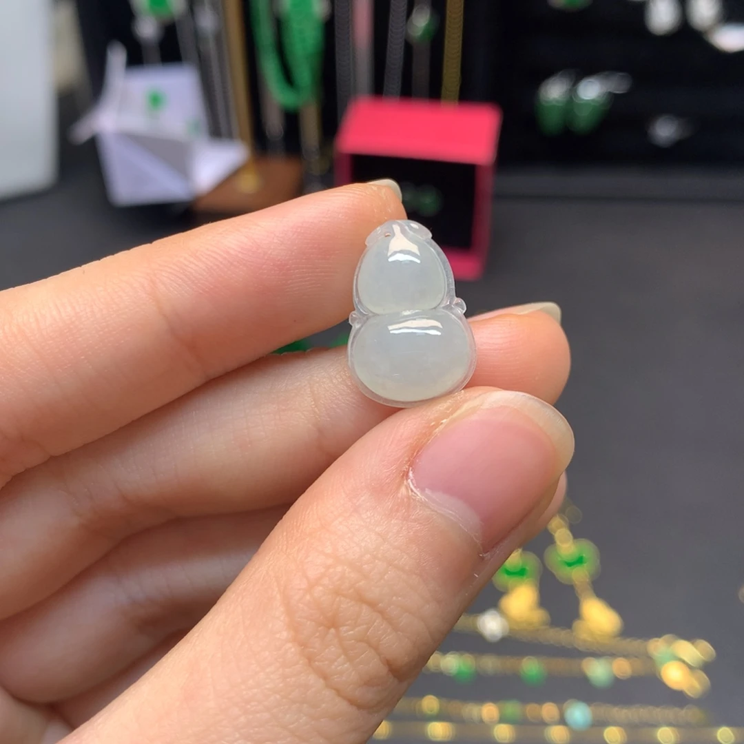 翡翠未镶嵌颈饰有纹裂