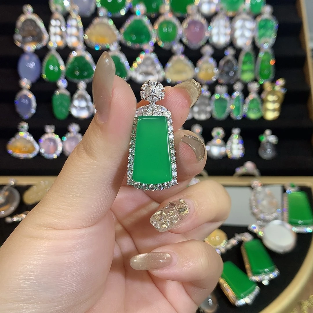 郑***霞玛瑙/玉髓银S925镶嵌颈饰