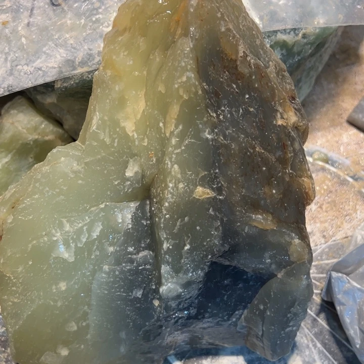 蛇纹石玉未镶嵌珠宝奇石