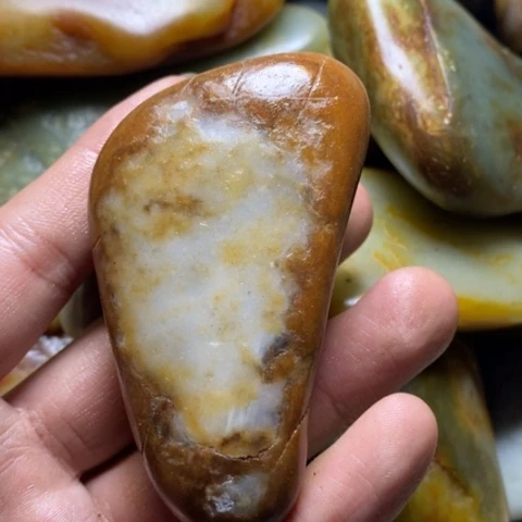 未镶嵌和田玉（糖玉）挂件