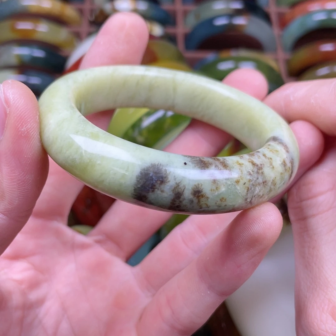 蛇纹石玉未镶嵌手镯