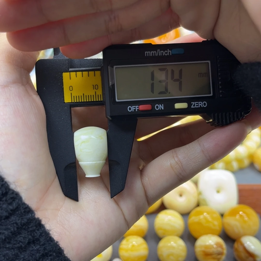 琥珀未镶嵌手串三通