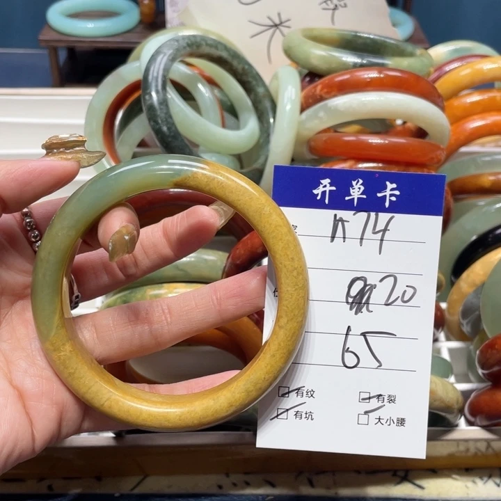 蛇纹石玉手镯未镶嵌美***?