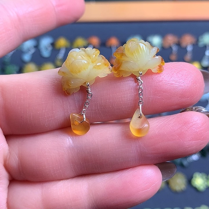 未镶嵌蛇纹石玉耳饰