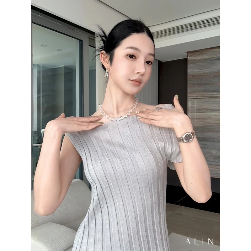 阿琳ALIN【绮梦纤痕】不对称设计感夏季坑条斜肩T恤上衣女AL5FZT11