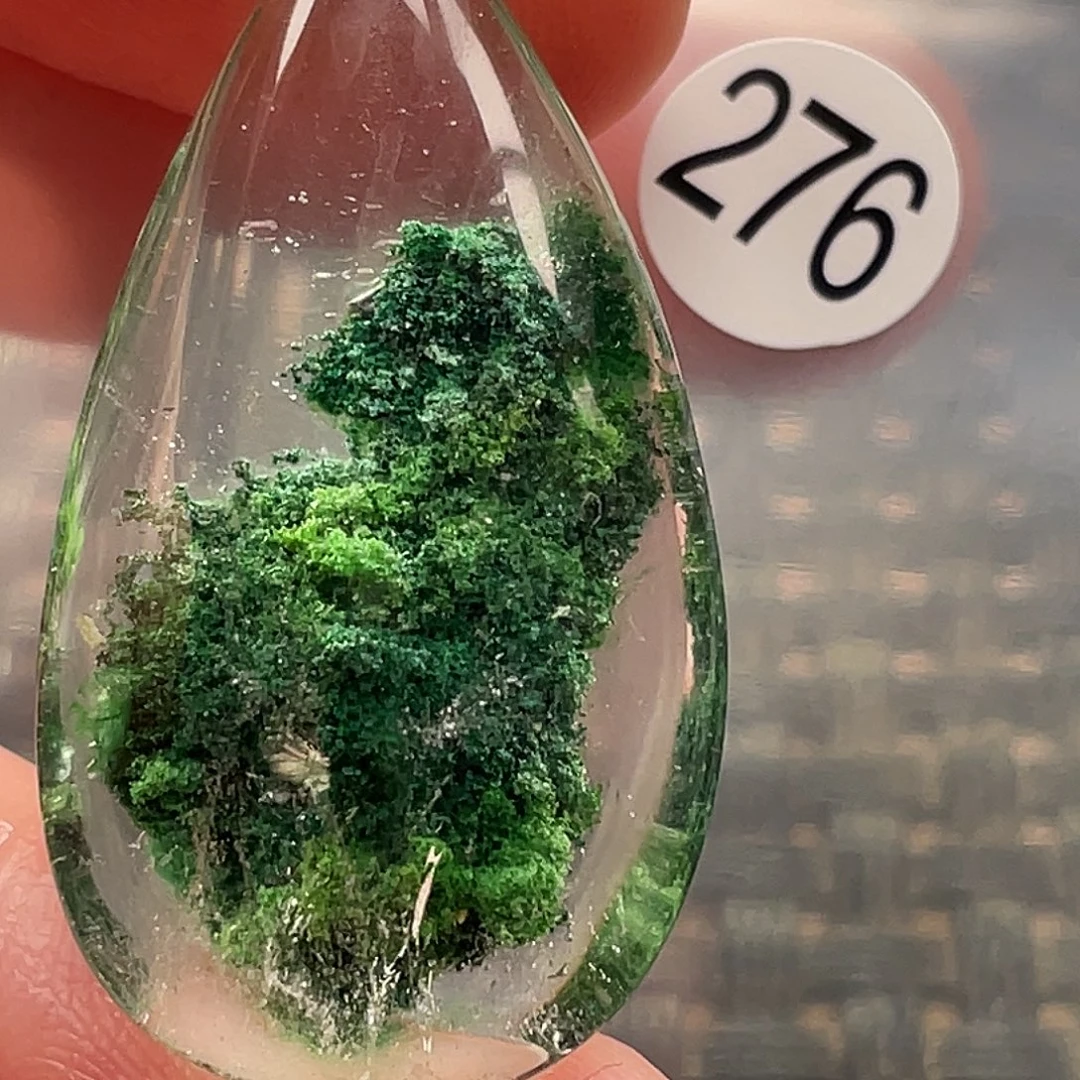 区***明颈饰水晶未镶嵌天然